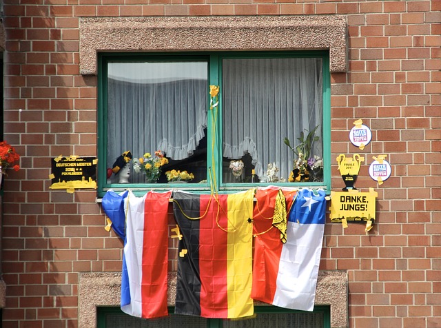 功成而退 功成而退